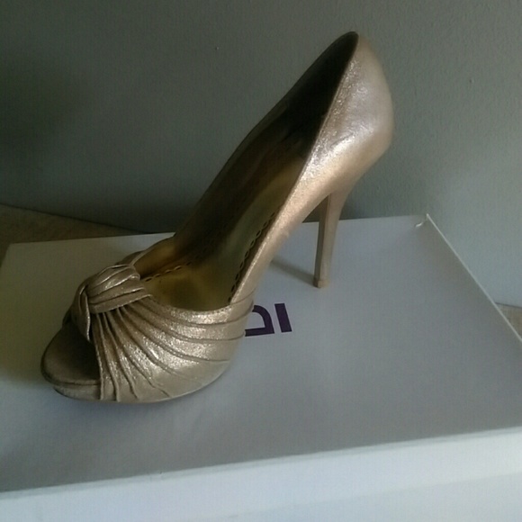 Shoes - Picture 4 of 4