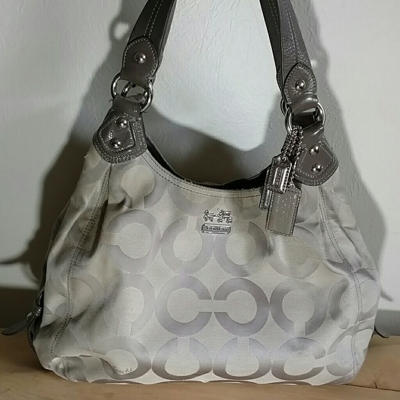 Coach Signature Maggie