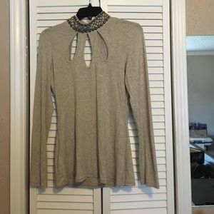 Women's cream/tan shirt.