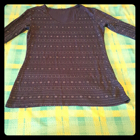 Blue long sleeve t shirt w/ snowflake pattern