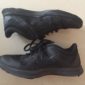 Nike black sneakers