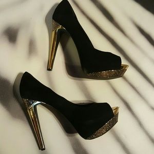 Jessica Simpson Black & Gold Pumps