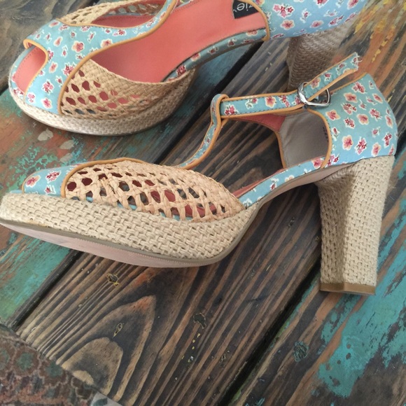 Shoes - Picture 3 of 4