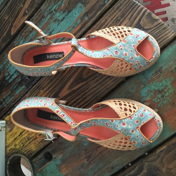 Shoes - Picture 4 of 4