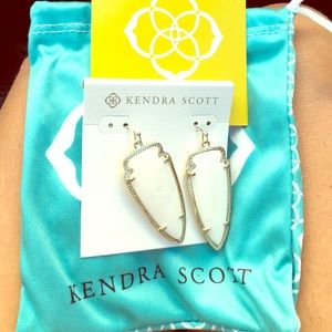 Never been worn Skylar Kendra Scott Earrings