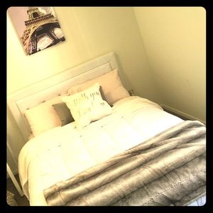 Brown and tan throw blanket