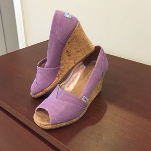 TOMS wedges size 9