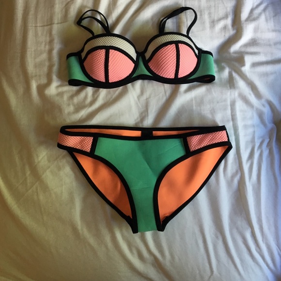 AUTHENTIC TRIANGL SWIMSUIT - Picture 1 of 4