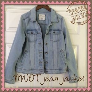 Super cute and comfy never worn Jean jacket!