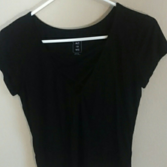 Black v-neck cross in the front shirt - Picture 1 of 2