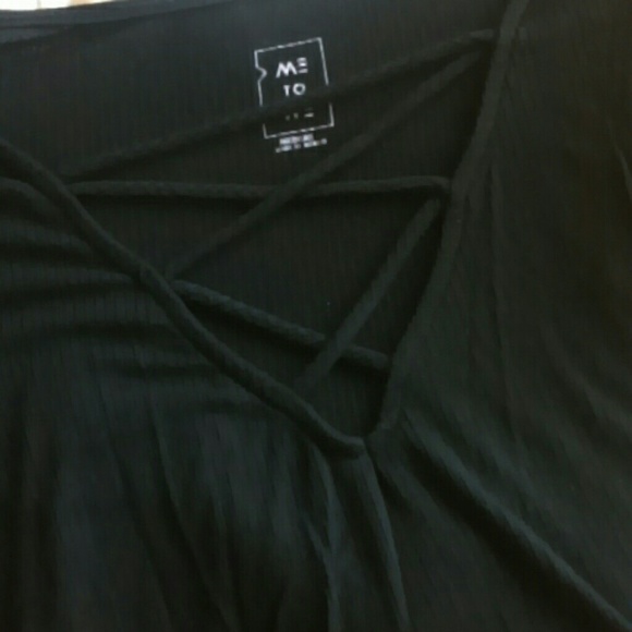 Black v-neck cross in the front shirt - Picture 2 of 2