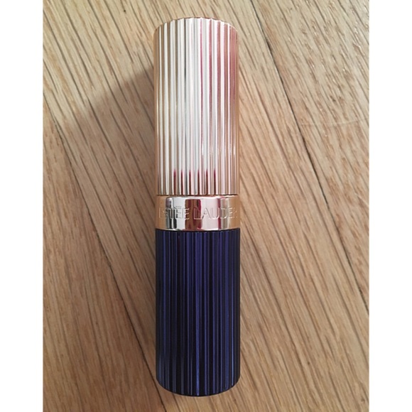 Estée Lauder Stay Scarlet lipstick
