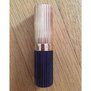 Estée Lauder Stay Scarlet lipstick