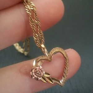 Gold heart necklace