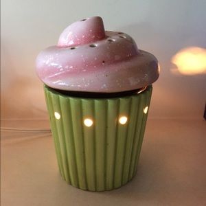 Scentsy cupcake warmer