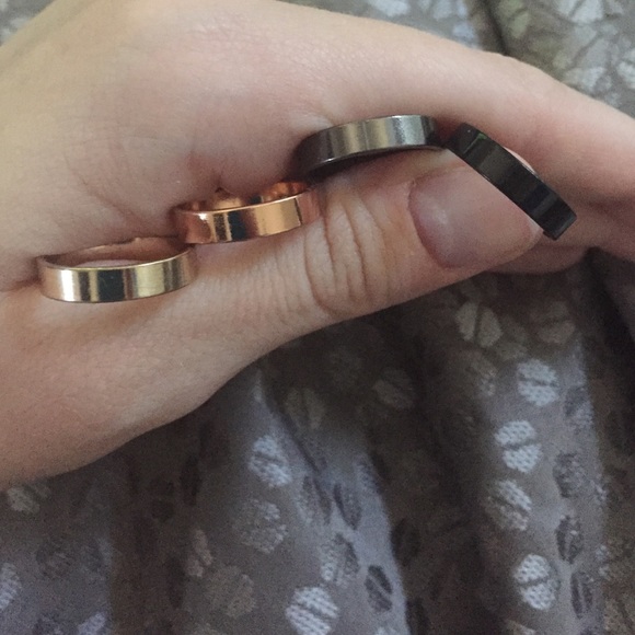 Set of 4 Rings - Picture 3 of 3