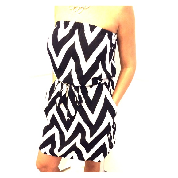 Fun black & white strapless chevron pattern dress