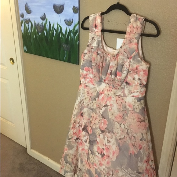 Spring Cocktail Dress - Picture 1 of 3