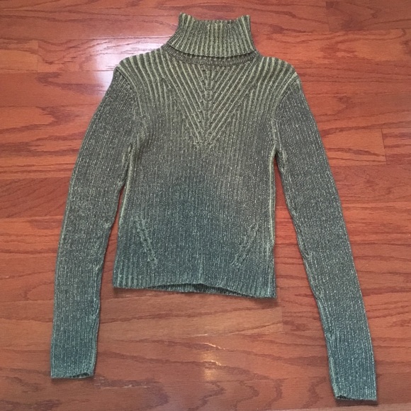 Green turtle neck sweater