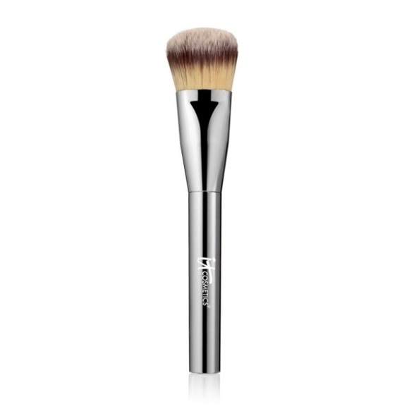 IT COSMETICS Other - 🎉🎉HP🎉🎉. 🎀 IT Cosmetics Brush Make Up Brush🎀