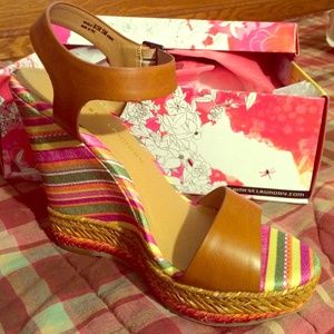 Mahalo burnished cognac wedge