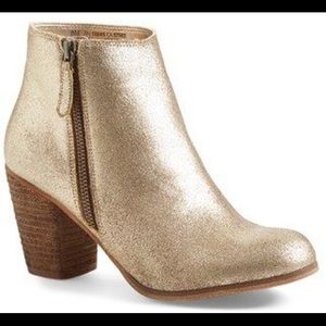 Rare! BP trolley booties in GOLD! 8.5