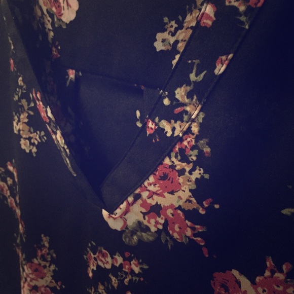 Lightweight floral women's short sleeve blouse