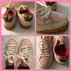 DESIGNER DKNY LEATHER MESH SNEAKERS