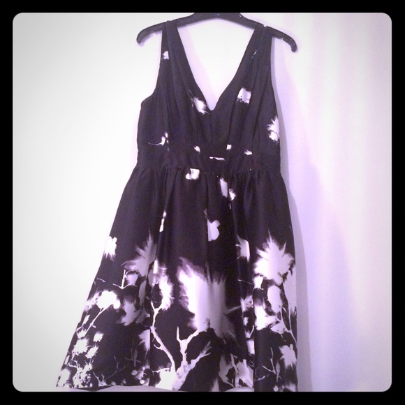 LAST CHANCE BEFORE DONATING💥Floral Cocktail Dress