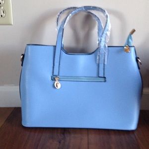 NEW 💋 Beautiful blue handbag. NWT