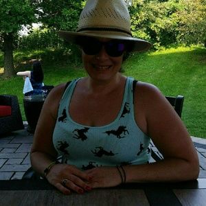 Meet your Posher, Liz