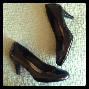 Steve Madden Ulltra Black Patent Leather Pumps
