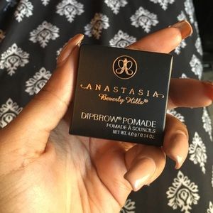 ABH Dipbrow Pomade in Dark Brown