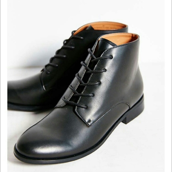 URBAN OUTFITTERS - BLACK MARNIE LACE-UP BOOTS
