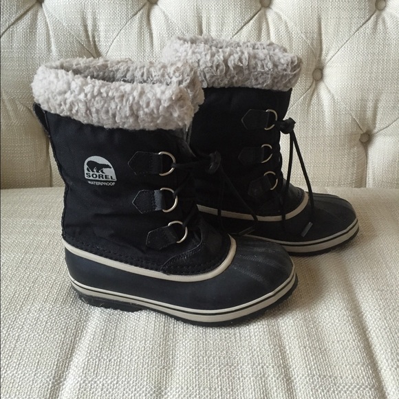 Sorel boys yoot pac boot. Boys size 5. Euro 37.