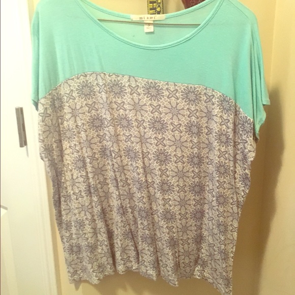 Francesca's top! Mint green & grey!