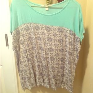Francesca's top! Mint green & grey!