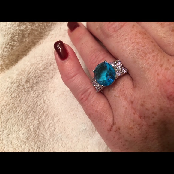 🎄Clearance💍Absolutely Stunning Blue Topaz Ring💍