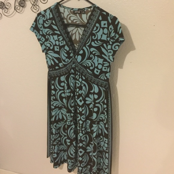 Dress with tie in the back