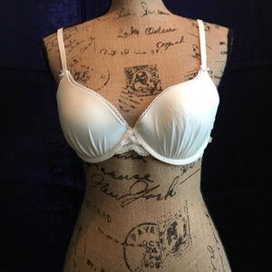 Victoria's Secret Cream Push-Up Demi Bra 36B NWT.