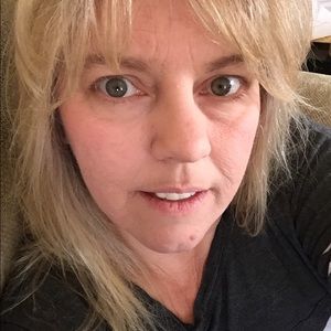 Meet your Posher, Debbi