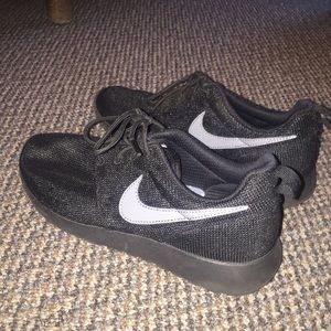 Nike Roshe ALL BLACK with silver accents - size 7