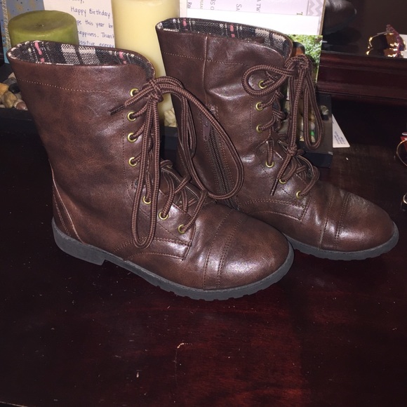 Girls low calf boots 👯💖