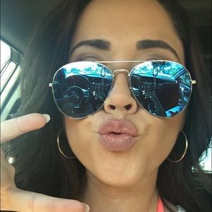 Meet your Posher, Brittney