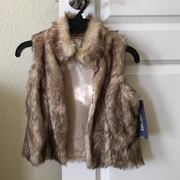 Girls NWT faux fur vest