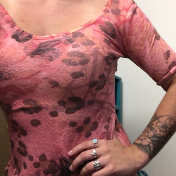 peach shirt