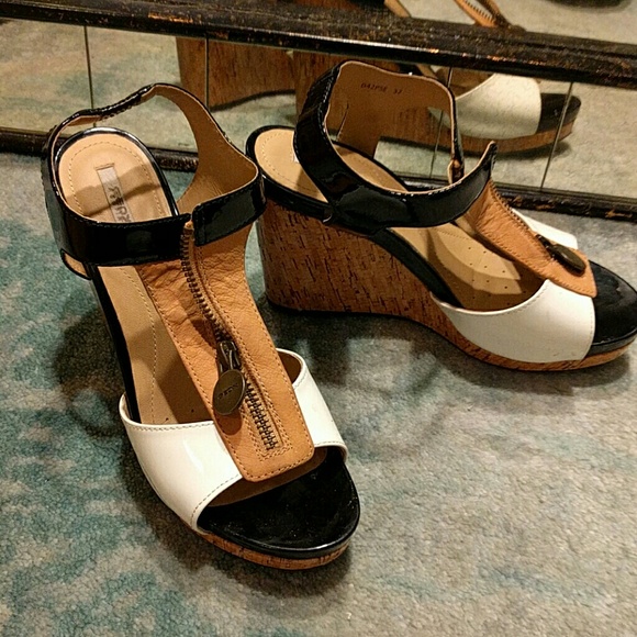Super cute black, tan, white WEDGES ??
