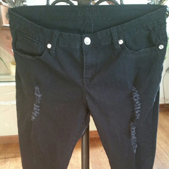 Reign black capris
