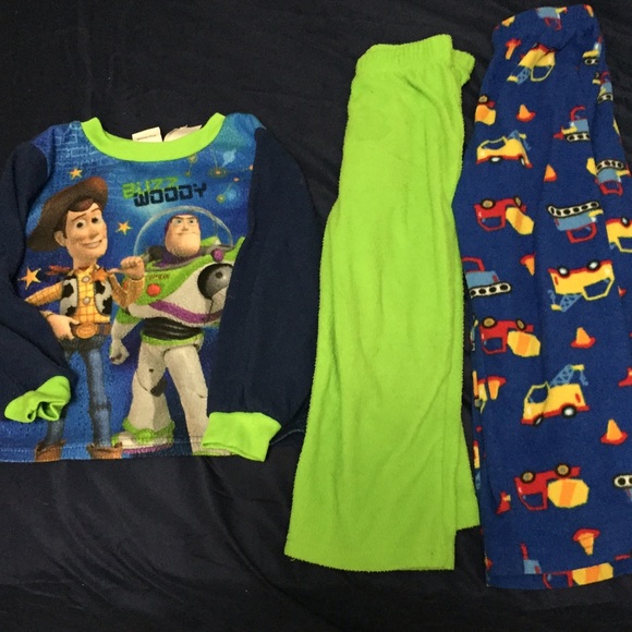 3 Pairs of pajamas