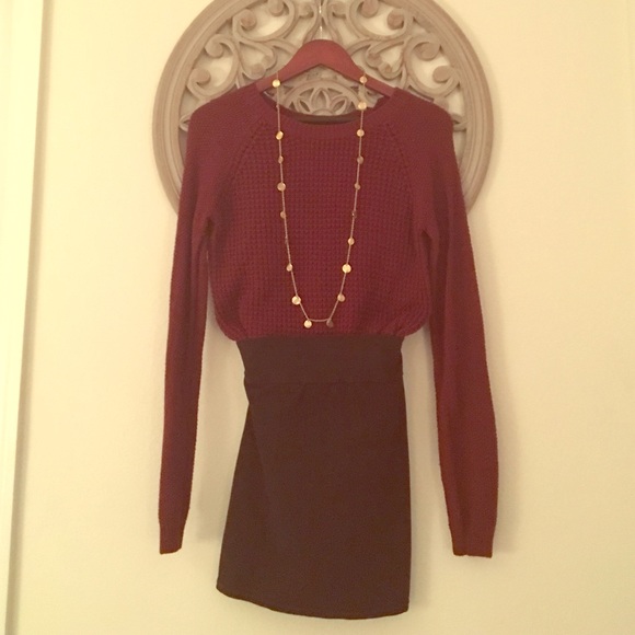 🚫SOLD🚫 Wet Seal Sweater in Burgundy / Garnet - Picture 1 of 4
